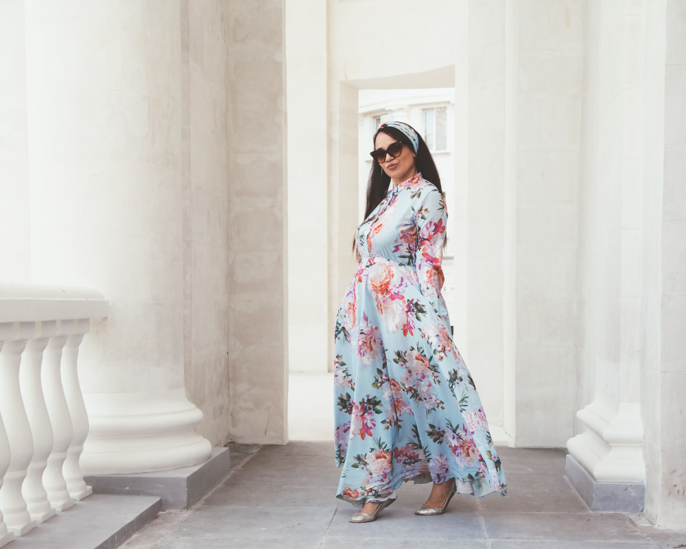 what to wear for a chic brunch - woman dressed in a floral flowing dress.