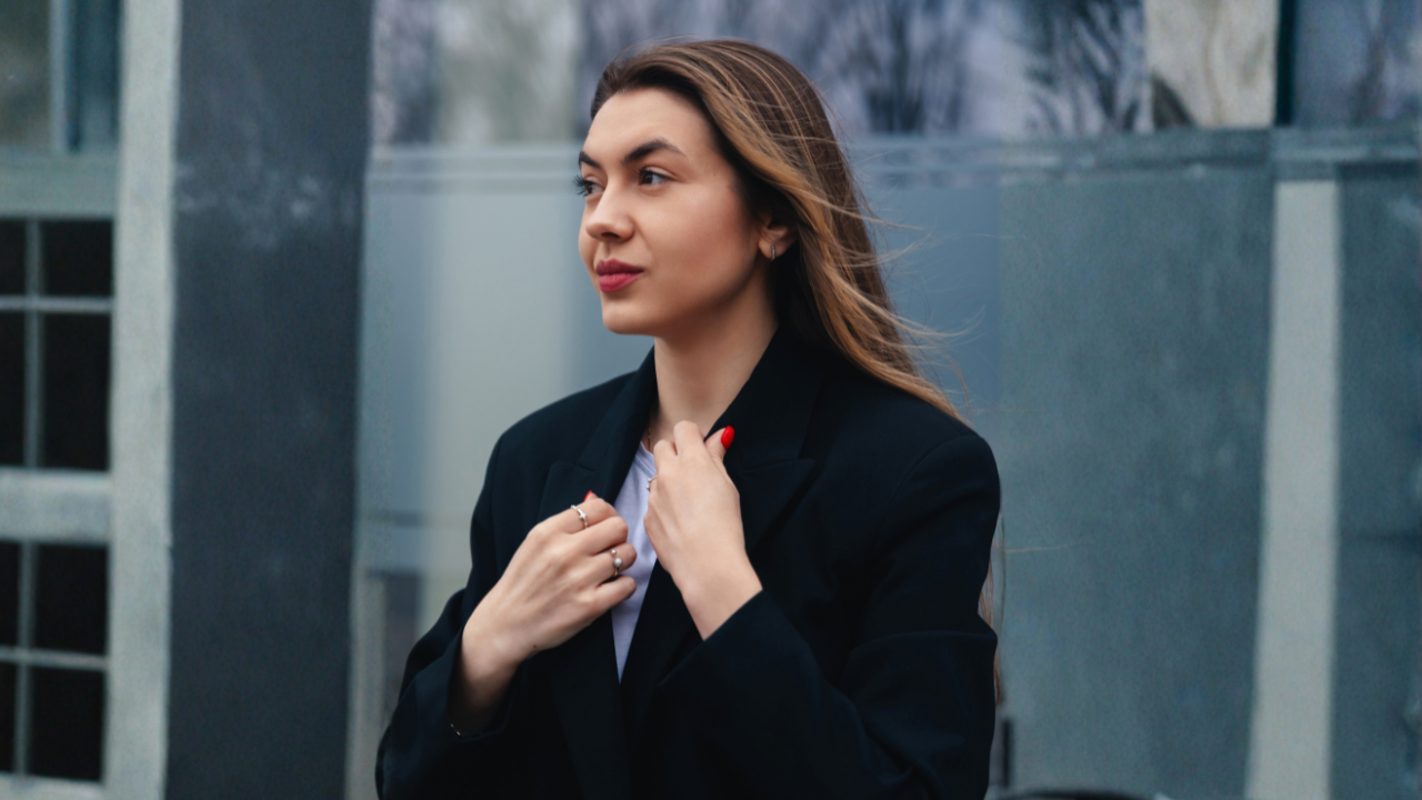 Dressing With Intention: How Confident Women Use Style to Shape Their Identity